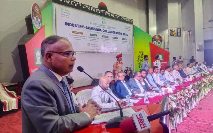 সহপাঠী হিসেবে দুটি ডাবল ডেকার বাস চাই; অর্থ উপদেষ্টাকে ইবি উপাচার্য